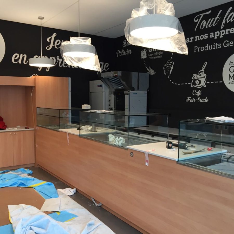 bancone bar con vetrine refrigerate tipo self service